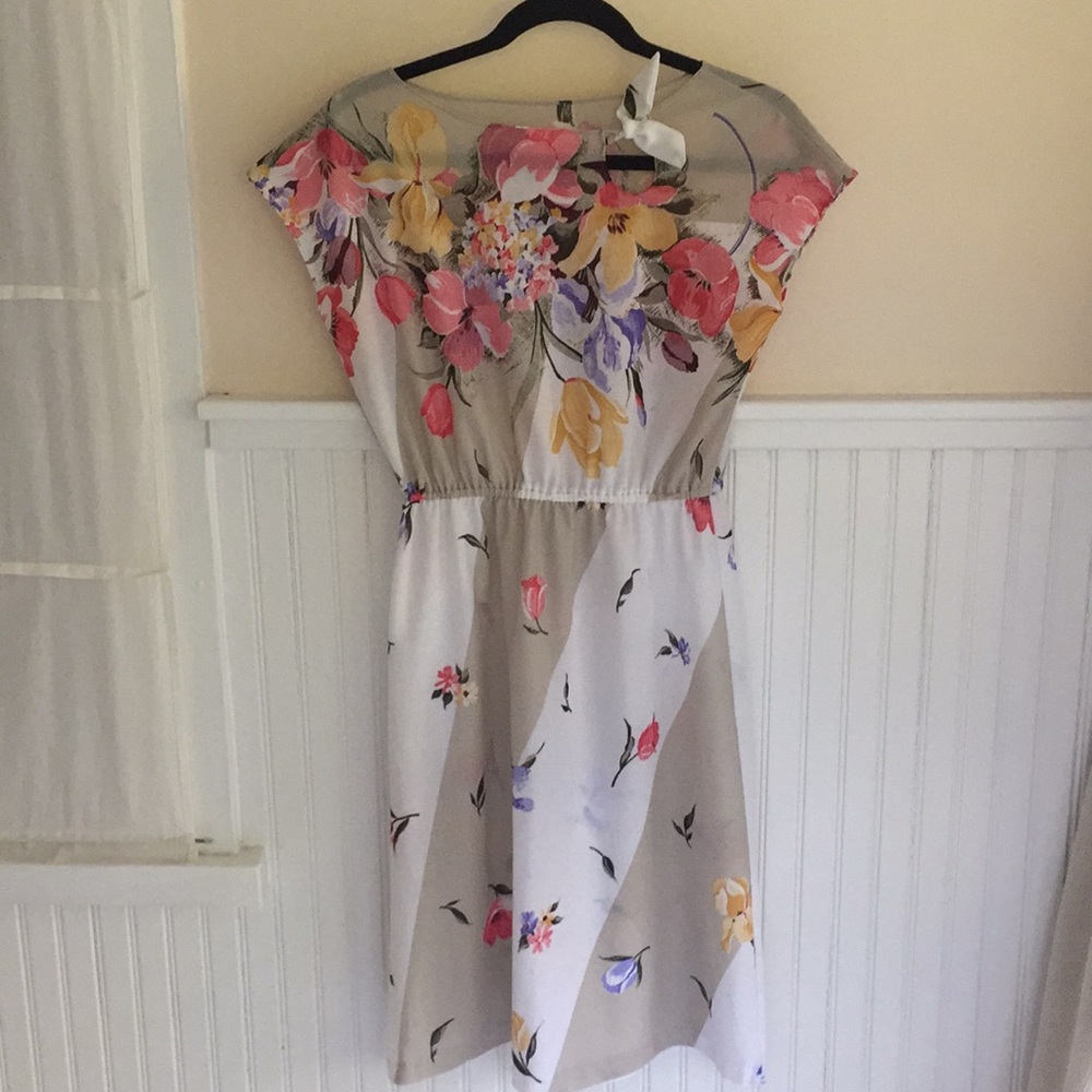 sweet vintage dress with keyhole detail